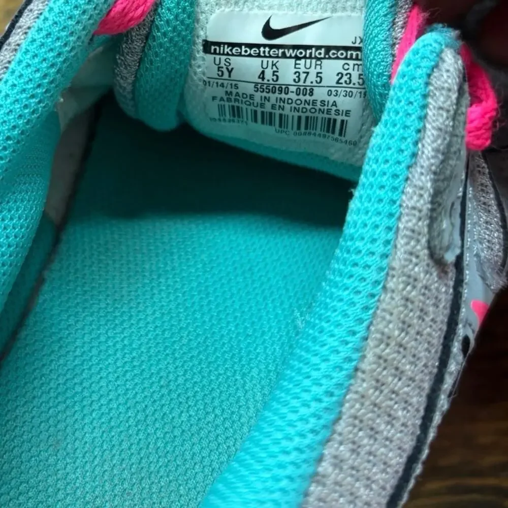 Nike Gray‎ Sneakers Size 5Y